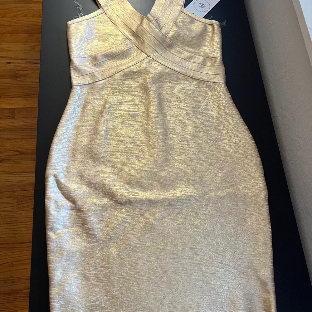 Elegant Gold One-Shoulder Mini Dress - Picture 4 of 15